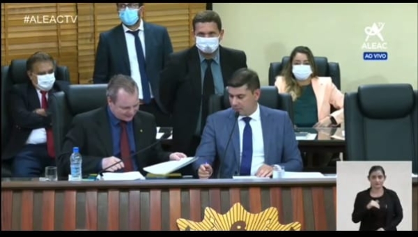 Falha da Mesa Diretora da Aleac não coloca em votação PL do reajuste de 5,42% e matéria deve voltar à pauta na terça